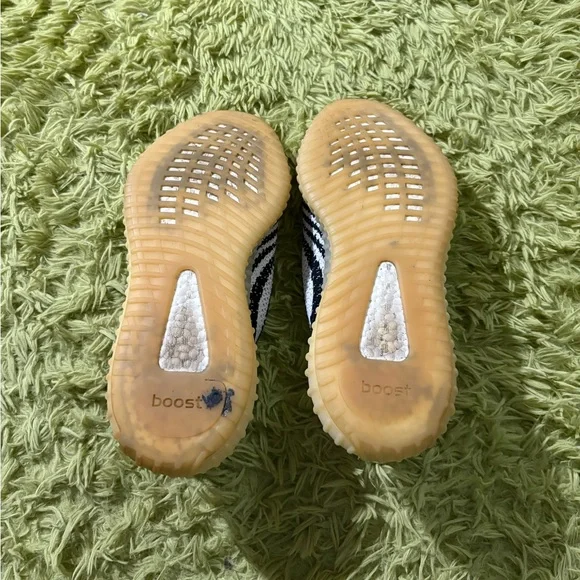 Adidas Yeezy 350 Zebra - Picture 3 of 4